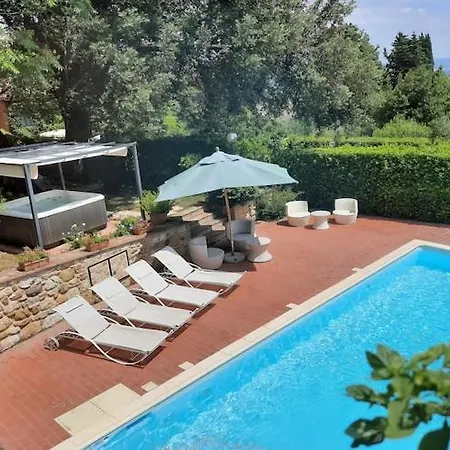 In Tuscany With Pool *