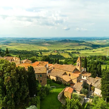 In Tuscany With Pool Orciatico
